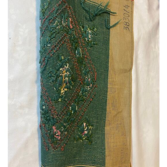 ANTIQUE French NEEDLEPOINT Pre-worked Canvas for Cushion, Pillow or framed - Picture 3 of 5